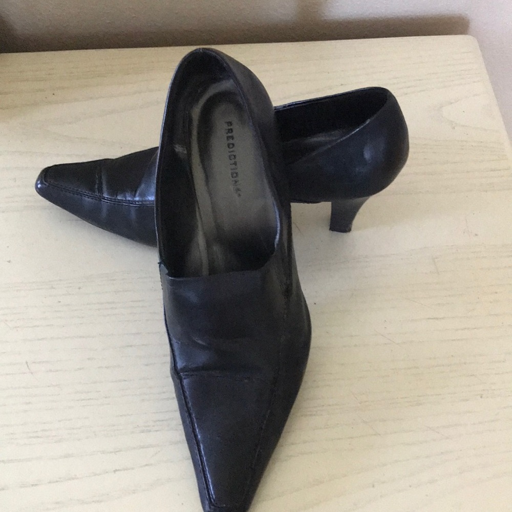 Pointed toed pumps